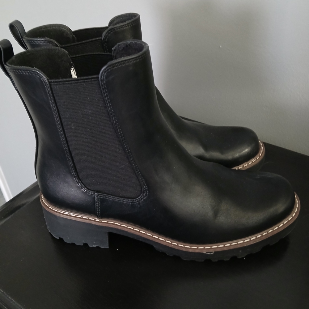 American Threads Black Ankle Boots
